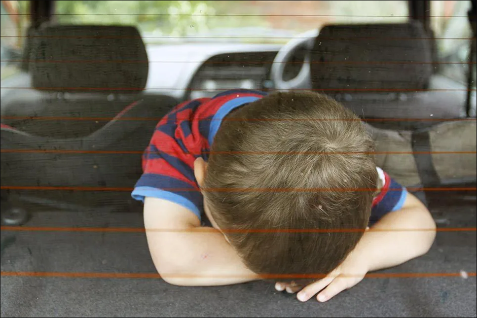 Những cách giúp trẻ thoát chết khi bị bỏ quên trên xe ô tô