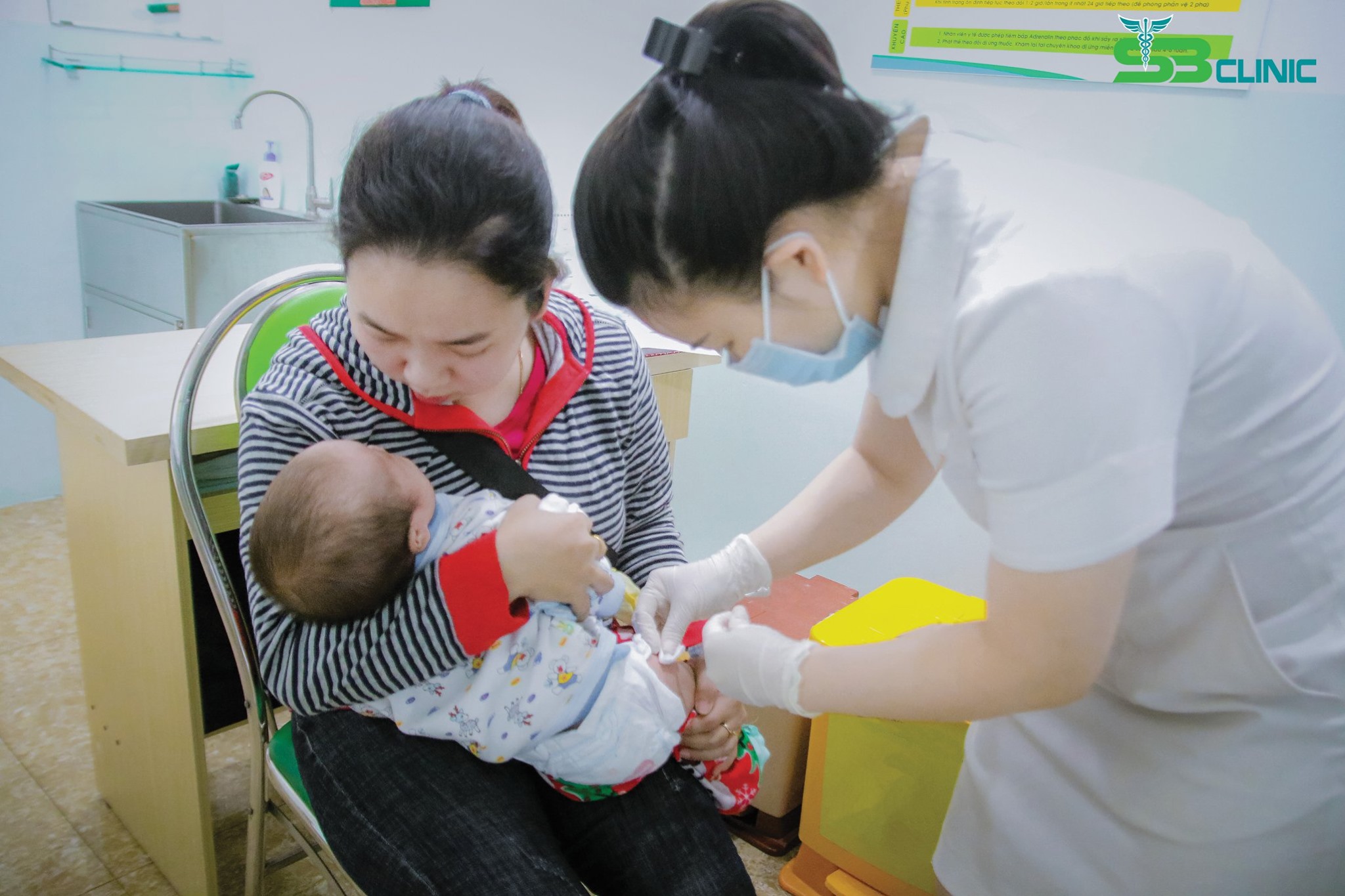 Mách mẹ những mũi tiêm vắc xin cho bé không thể bỏ qua