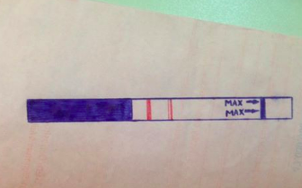 Hình ảnh que thử thai 2 vạch đậm, mờ, nhạt tự chụp