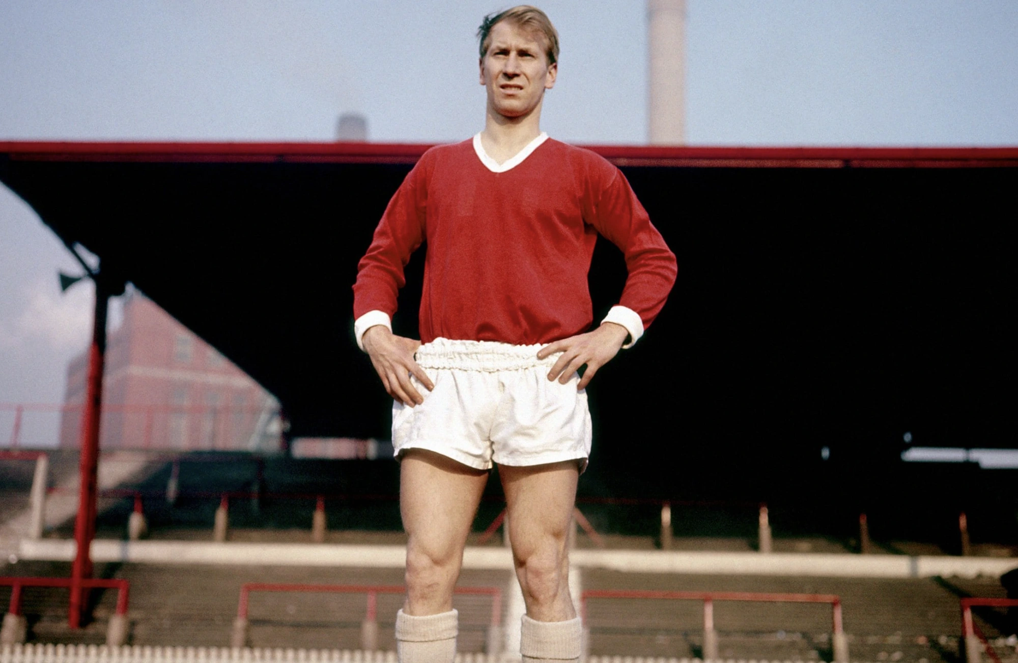 Sir Bobby Charlton, huyền thoại của Manchester United và bóng đá Anh, qua đời ở tuổi 86