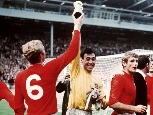 Gordon Banks - từ cú lỡ xe buýt đến pha cứu thua huyền thoại trước Pelé