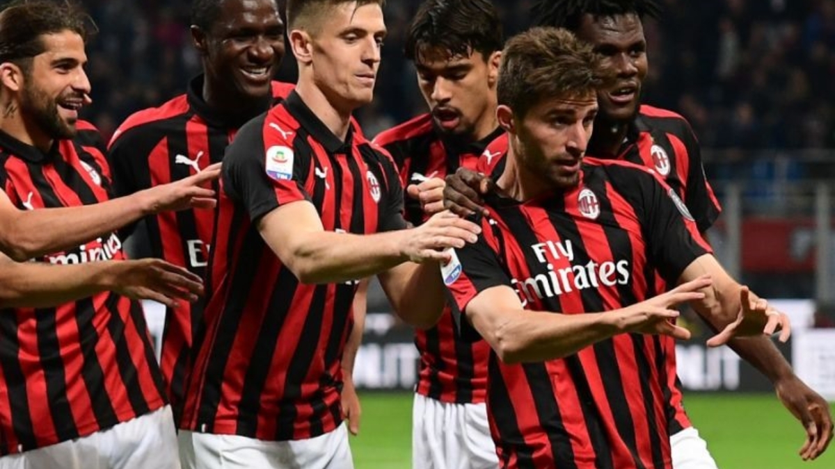 Áo bóng đá câu lạc bộ AC Milan: Biểu tượng thời trang của Rossoneri