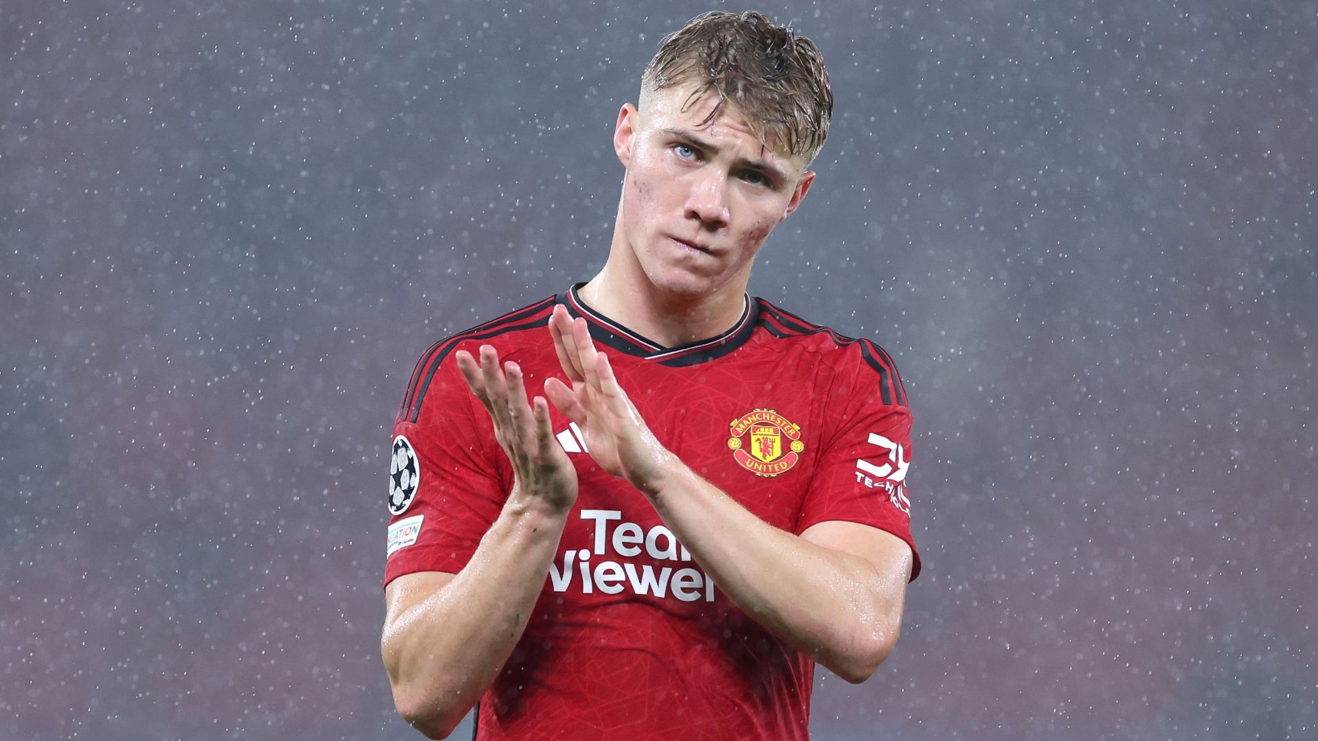 Tiết lộ: Rasmus Hojlund mặc áo số mới tại Manchester United | Goal.com Việt Nam