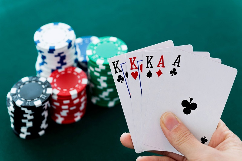 Small Blind trong poker là gì? Tất cả những điều cơ bản bạn cần biết