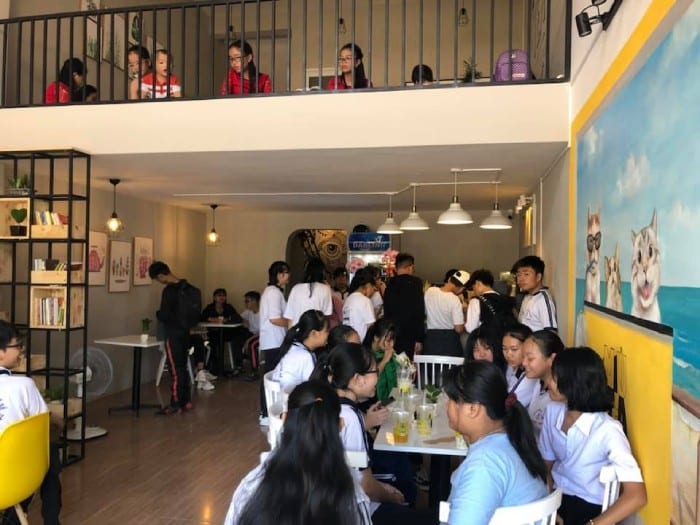 Tôi nên mở cửa hàng kinh doanh gì gần trường? Một quán trà sữa.