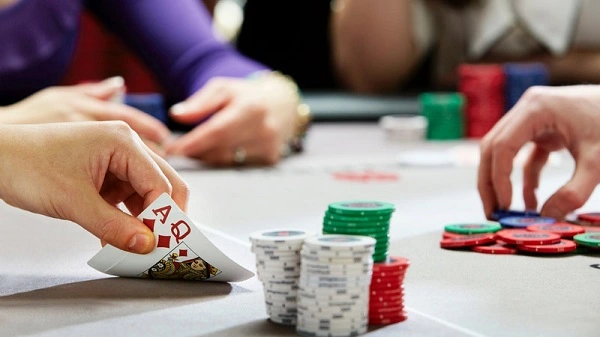Steal Poker là gì? Kinh nghiệm chơi từ cao thủ Poker