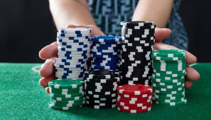 Phỉnh Là Gì? Lợi Ích Của Việc Sử Dụng Phỉnh Poker Casino