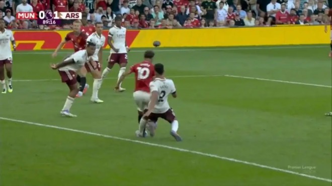 Phạm lỗi trong bóng đá và tranh cãi trọng tài