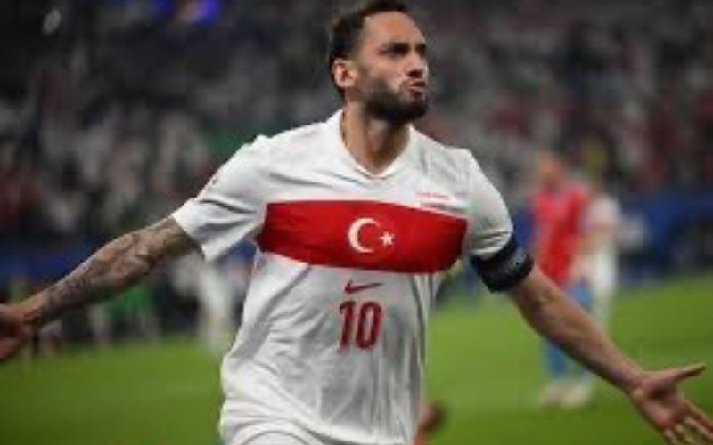 Hakan Çalhanoğlu là niềm kỳ vọng lớn của tuyển Thổ Nhĩ Kỳ