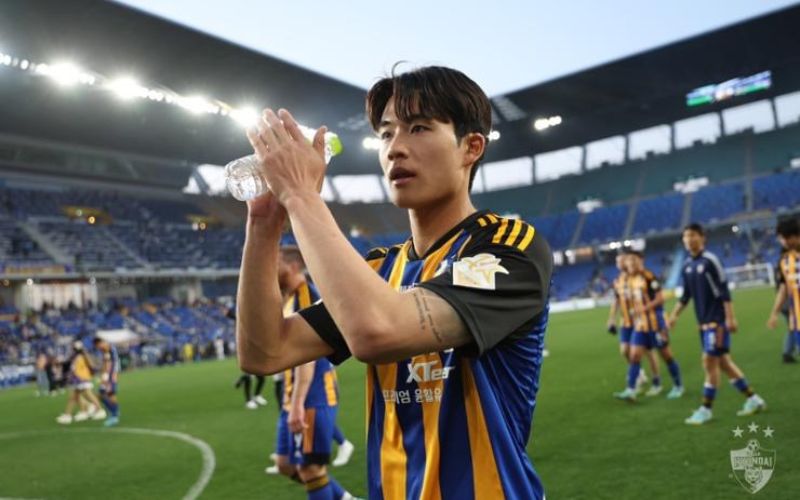 Seol Young-woo trong màu áo Ulsan Hyundai