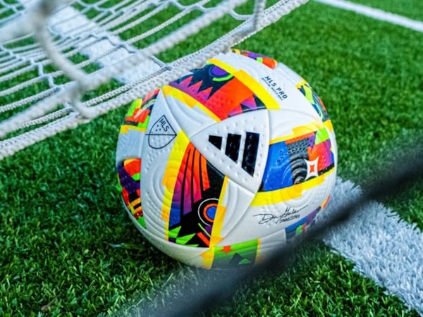 Bóng đá và giá trị kinh tế