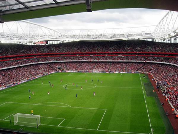 Không khí cuồng nhiệt bên trong sân Emirates