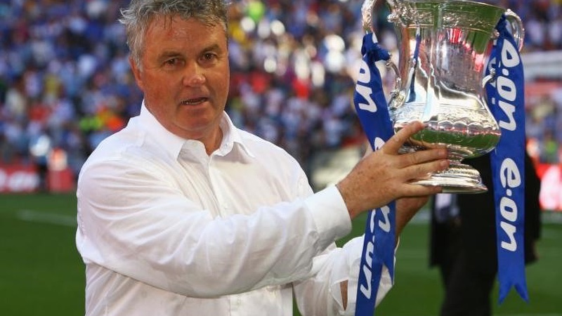 Cái tên Guus Hiddink chỉ xuất hiện khi Chelsea gặp khó khăn và đều có dấu ấn Top HLV Chelsea thành công nhất kể từ triều đại Abramovich
